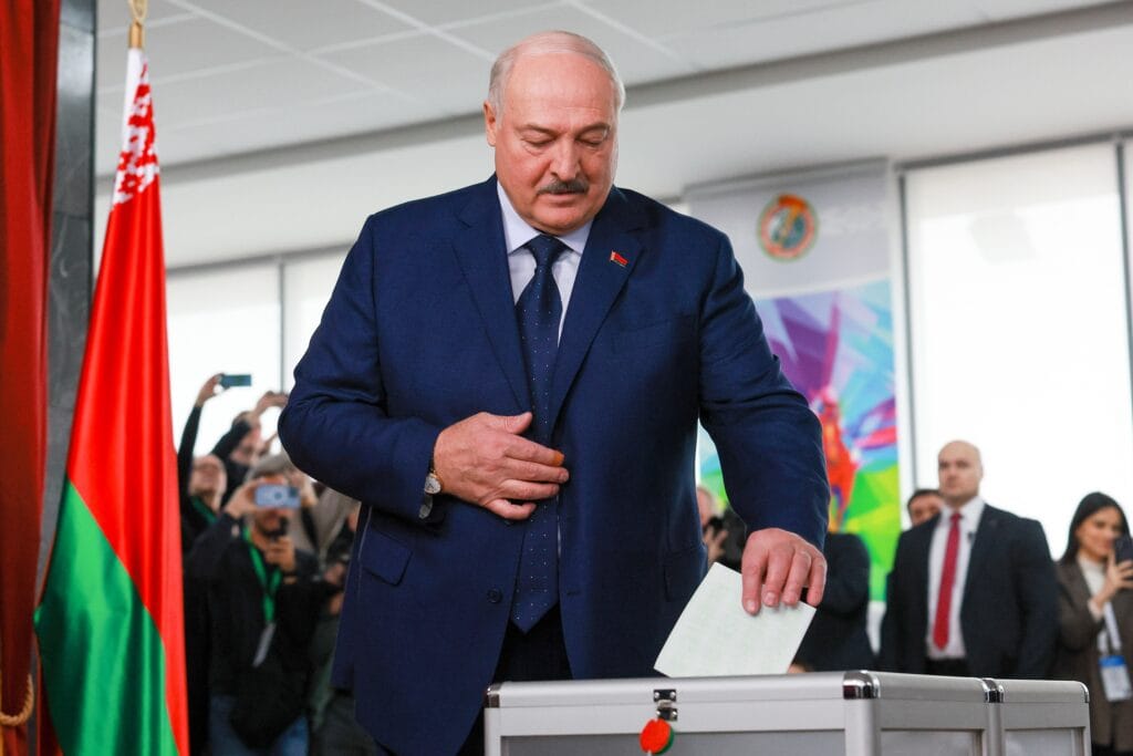 Миссия ШОС не выявила нарушений на выборах в Беларуси Tass 77767233 E48 1f7