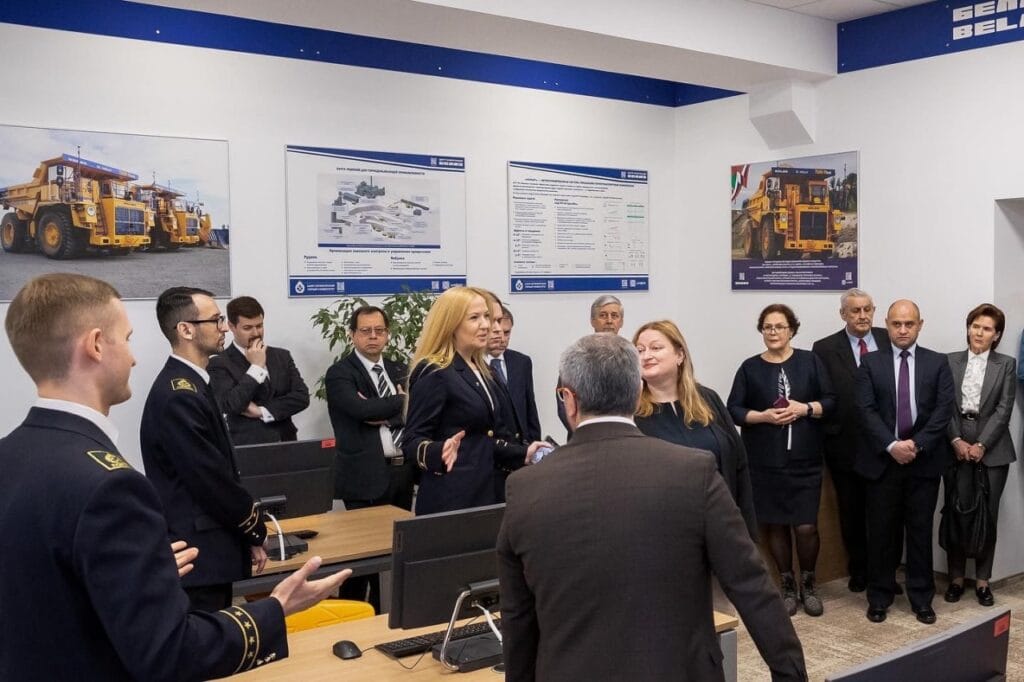В Санкт-Петербурге открылись две уникальные лаборатории для разработки экологичной карьерной техники Img 0146