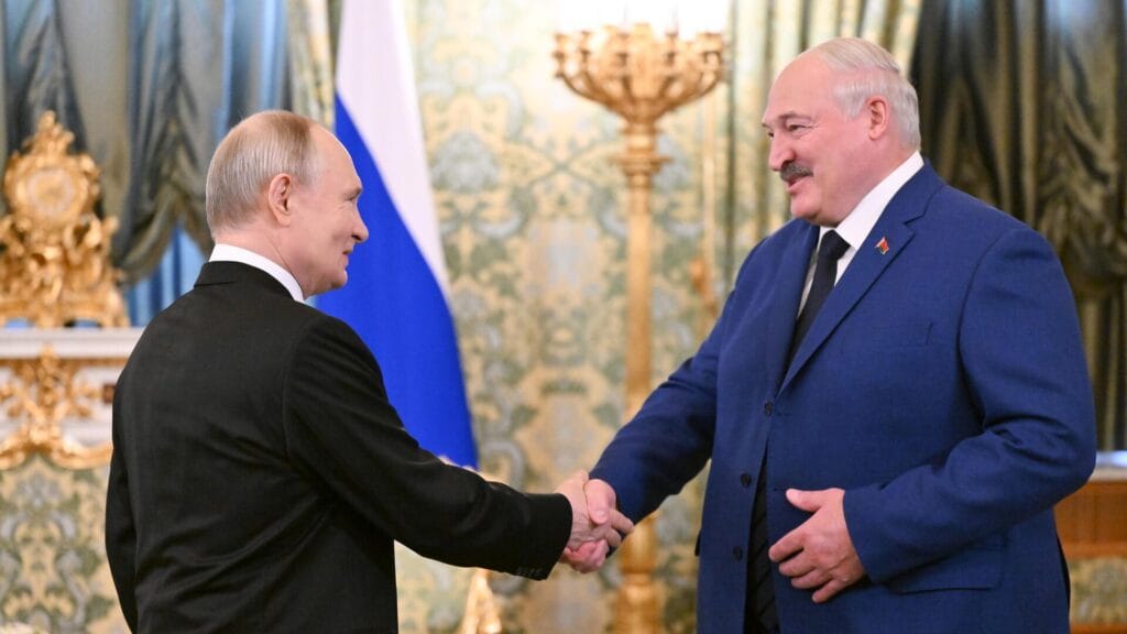 Переговоры президентов Беларуси и России в расширенном составе начались с обеда